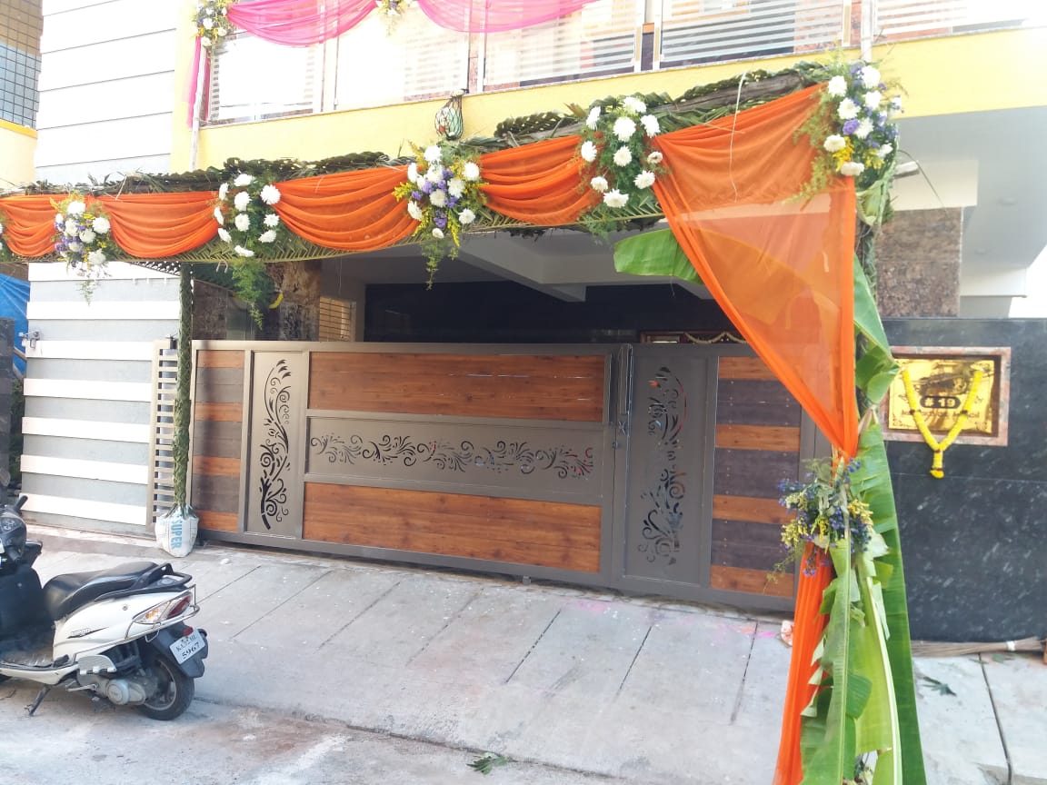 Residence, Girinagar